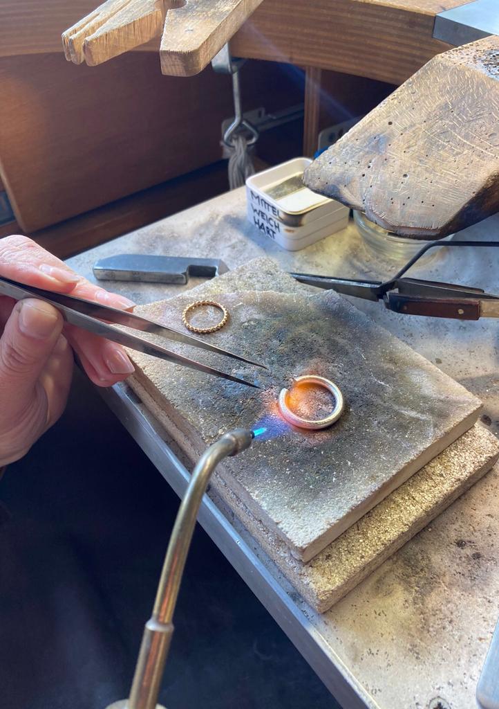 Die Kunst des Goldschmiedens, Atelierbesuch bei Barbara F. Lalvani